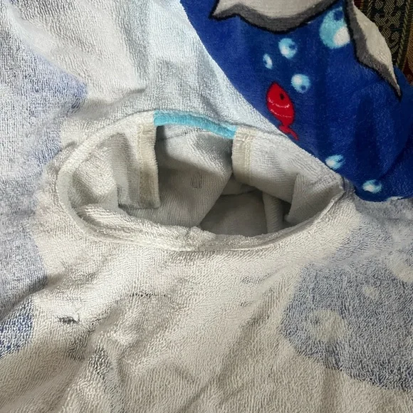 Toddler Hooded Shark Towel - Picture 4 of 5